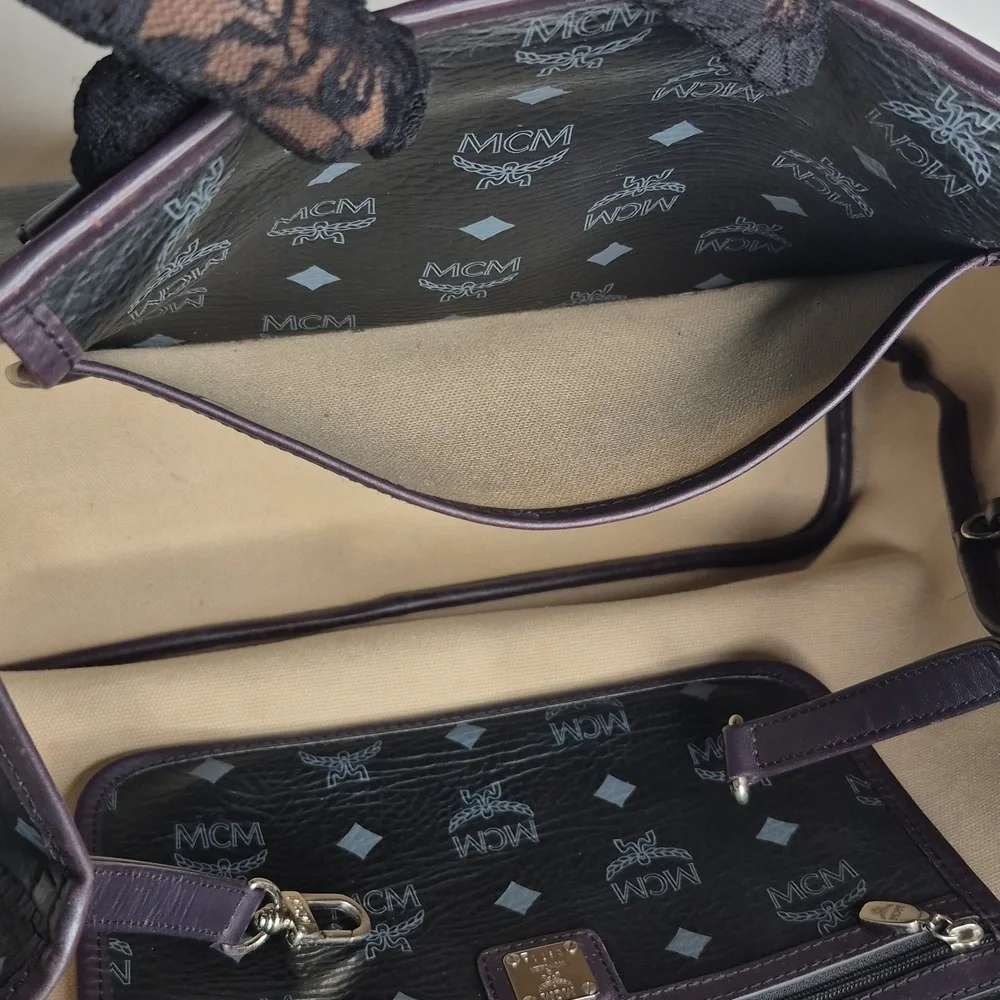 MCM Princess Lion Leather Tote Bag & Wallet - Picture 15 of 17